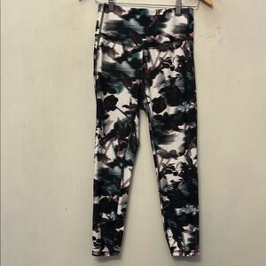 Marika Black White Purple Floral Leggings Size M EUC
